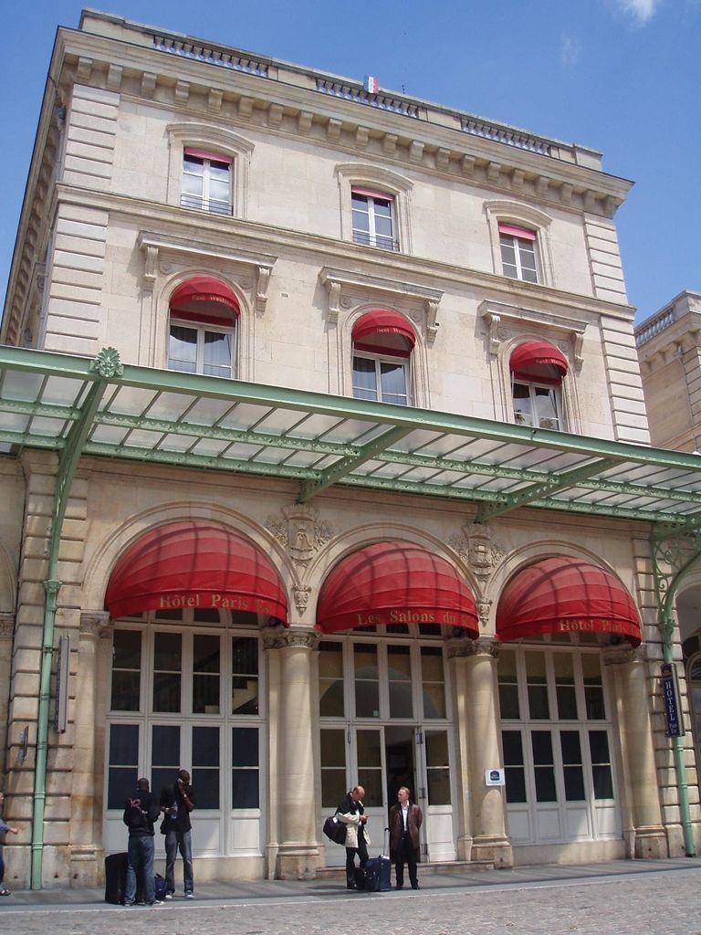 Kyriad Paris 10 - Gare De L'Est Exterior foto